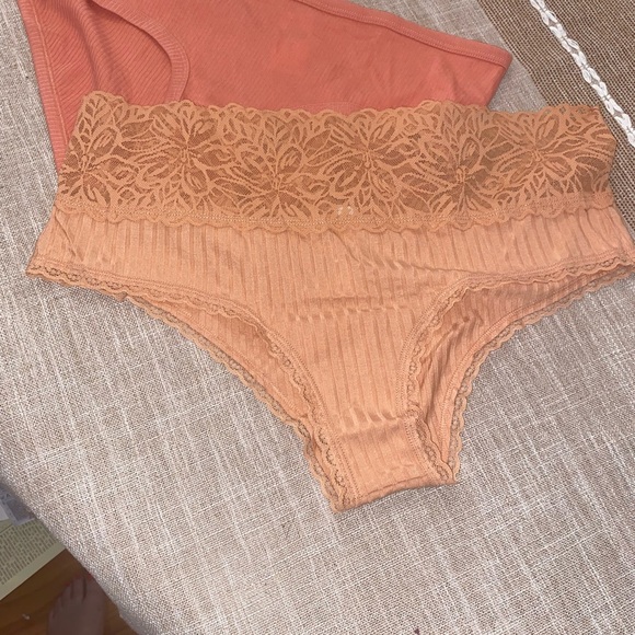 Bundle- 2 pairs of NWT Aerie panties, sz L - Picture 2 of 8